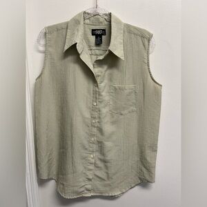 Light Green Sleeveless Button-Down Shirt